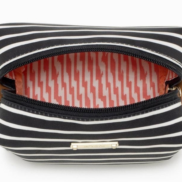 SOLD Stella & Dot Pouf MakeUp Bag - Picture 2 of 3